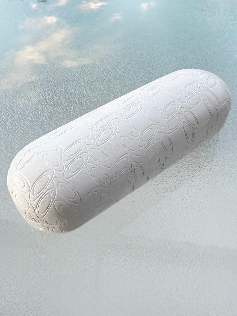Oakley White Embossed O Sunglass/Eyeglass Hard Case